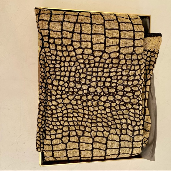 ESTEE LAUDER GOLD AND BLACK SCRAF - Picture 2 of 3